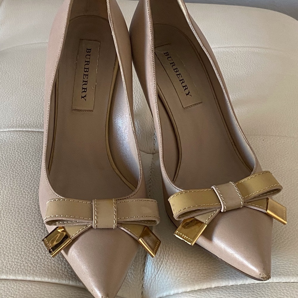 BURBERRY!!! SHOES!! ELEGANT! Size- 5. Color -Beige